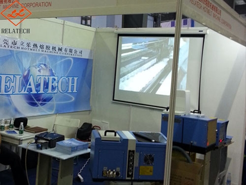 熱熔膠機在展會